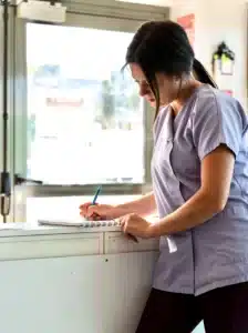 Le planning détaillé de la journée de votre enfants tenu à jour tout au long de la journée par les professionnelles de l'équipe